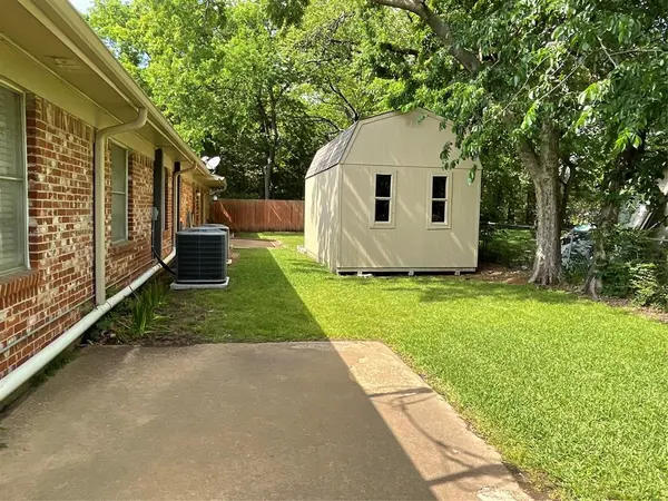 2413 N Lockhart Street, Sherman, TX 75092