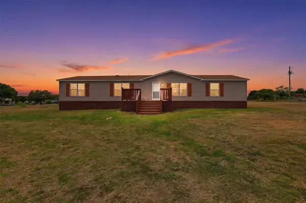 8621 Meadow Way Lane, Alvarado, TX 76009