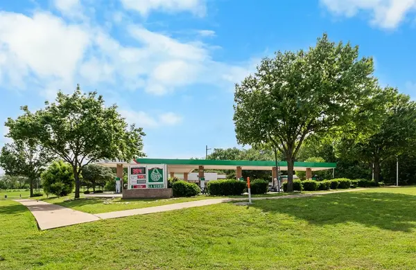 2002 Highway 66, Garland, TX 75040