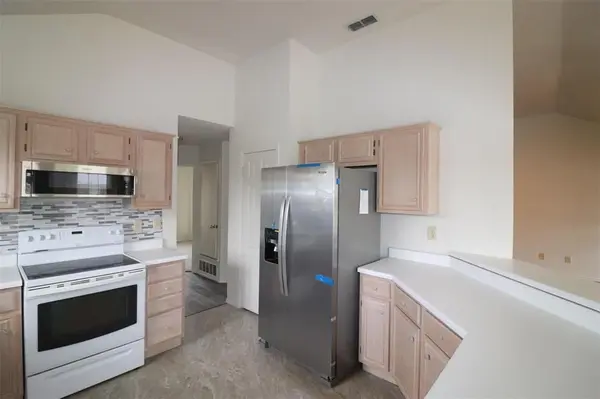 1101 Valley Branch Drive, Arlington, TX 76001