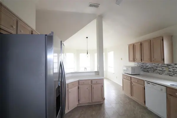 1101 Valley Branch Drive, Arlington, TX 76001