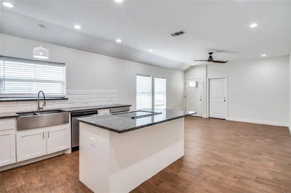 614 E College Street, Sherman, TX 75090