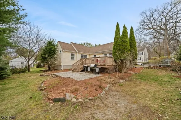 26 Wostbrock Ln, Midland Park Boro, NJ 07432