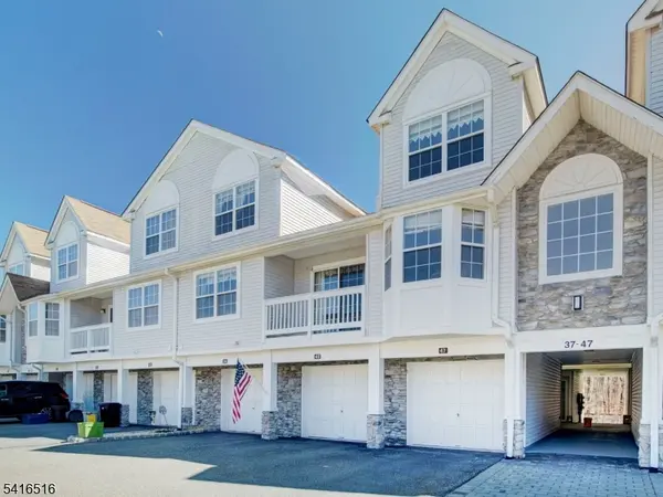 47 Autumn Ct, Roxbury Twp., NJ 07852