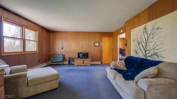 7 Charles Rd, Holland Twp., NJ 08848