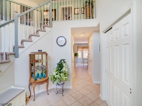 8 Mulberry Ct, Roxbury Twp., NJ 07876