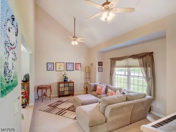 8 Mulberry Ct, Roxbury Twp., NJ 07876