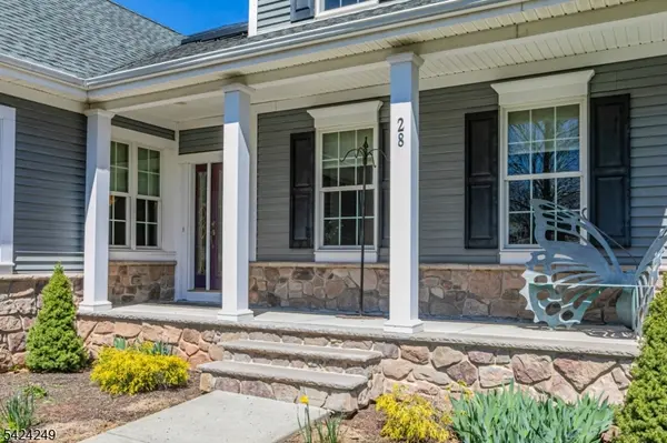 28 Bedford Dr, Montgomery Twp., NJ 08558