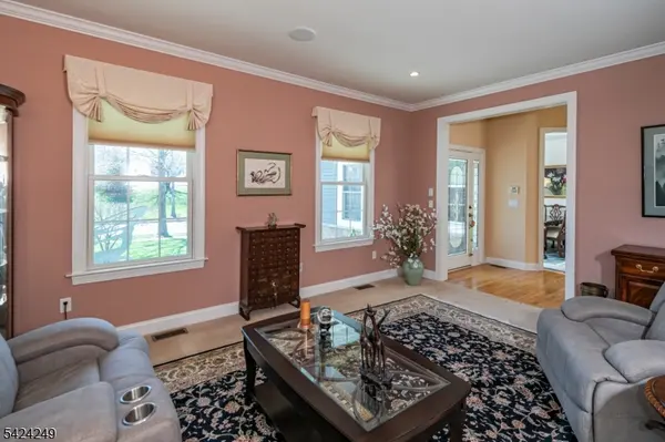 28 Bedford Dr, Montgomery Twp., NJ 08558