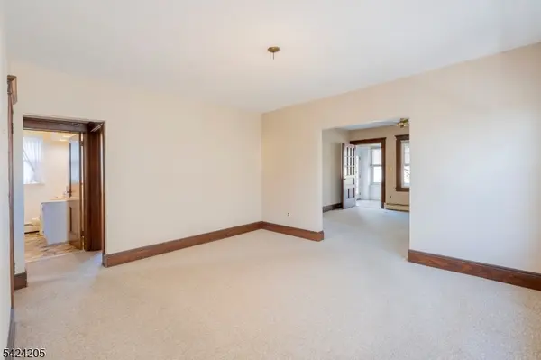 80 Washington Pl, Totowa Boro, NJ 07512