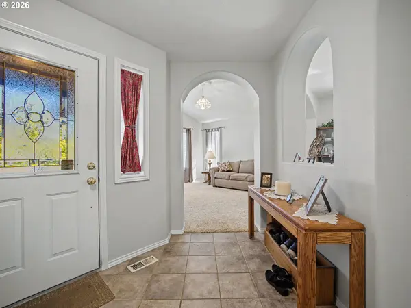 13623 BARCLAY HILLS DR, Oregon City, OR 97045