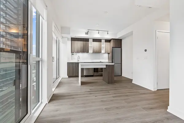 200 Sackville ST #1009, Toronto C08, ON M5A 0C4