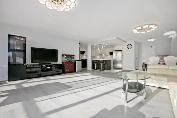 75 Bamburgh CIR #2117, Toronto E05, ON M1W 3W1