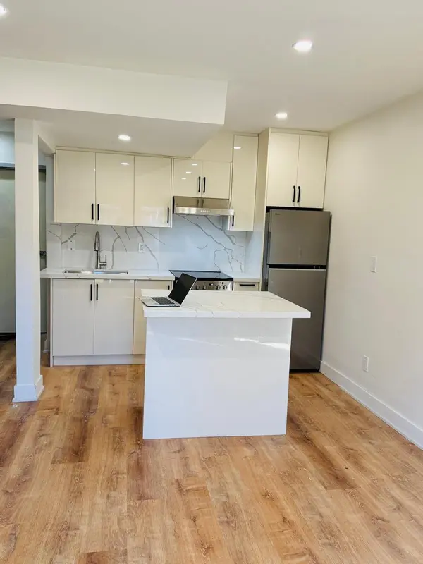 9 Tilley DR, Toronto E10, ON M1C 2T9