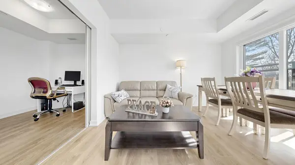 56 Elizabeth ST #1404, Richmond Hill, ON L4C 5W2