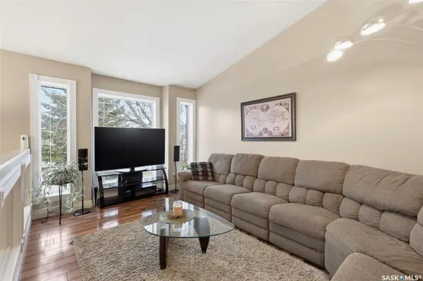 402 Overholt CRESCENT, Saskatoon, SK S7N 4S9