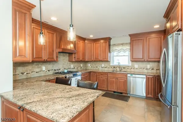 21 Carrol St, Fairfield Twp., NJ 07004