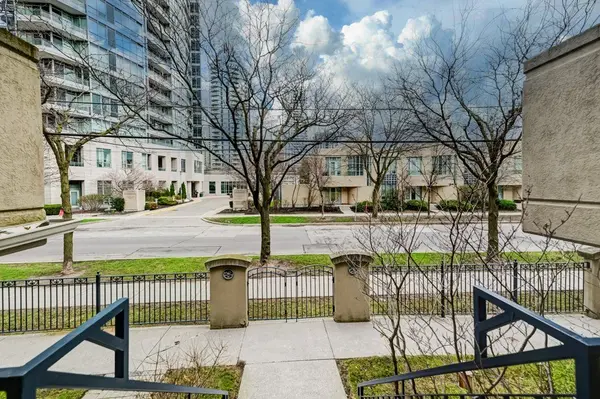 28 Sommerset WAY #1716, Toronto C14, ON M2N 6W7