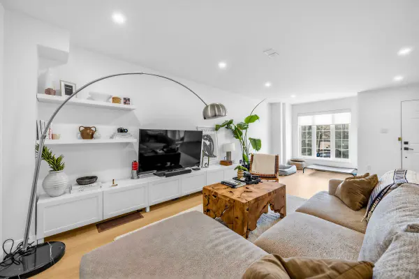 1 Mulock AVE, Toronto W02, ON M6N 3C3