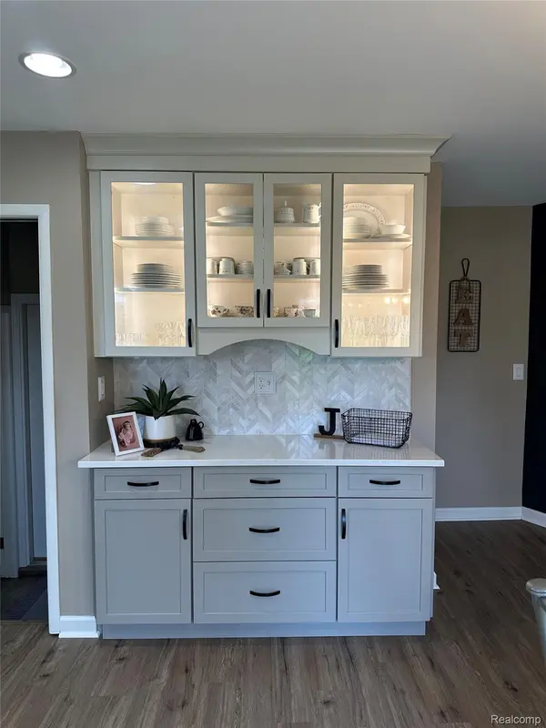 12942 Ray DR, Warren, MI 48088