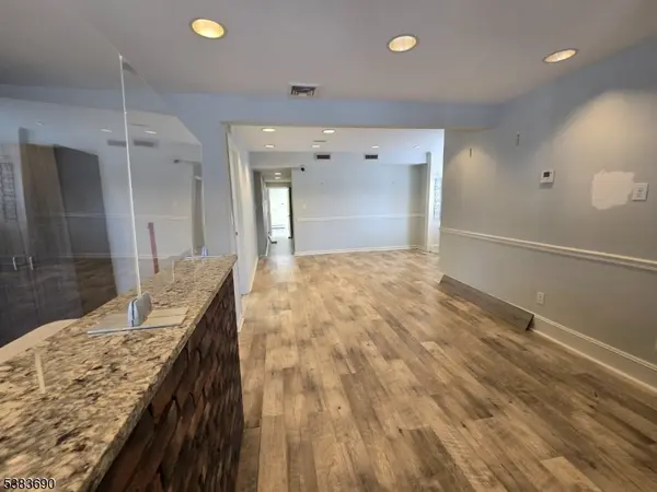 18 E Main St, Mendham Boro, NJ 07945