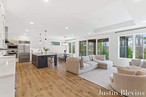 6324 Lamppost CIR SE #10, Cascade Twp, MI 49546