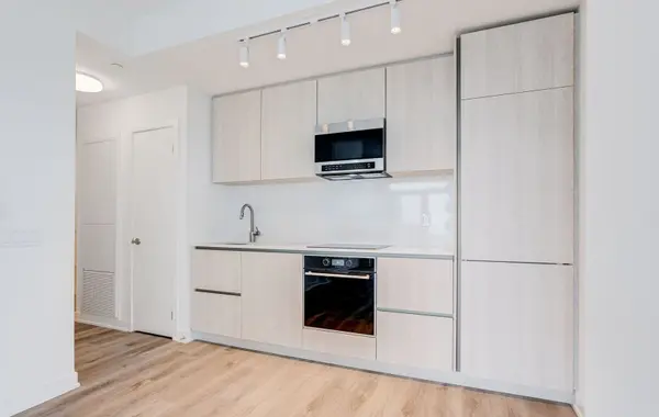 110 Broadway AVE #3512, Toronto C10, ON M4P 1X7