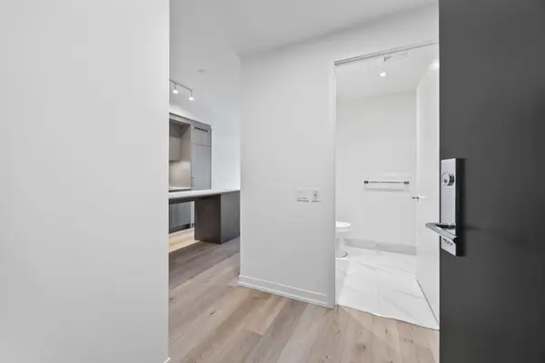 863 St. Clair AVE W #403, Toronto C02, ON M6C 0B2