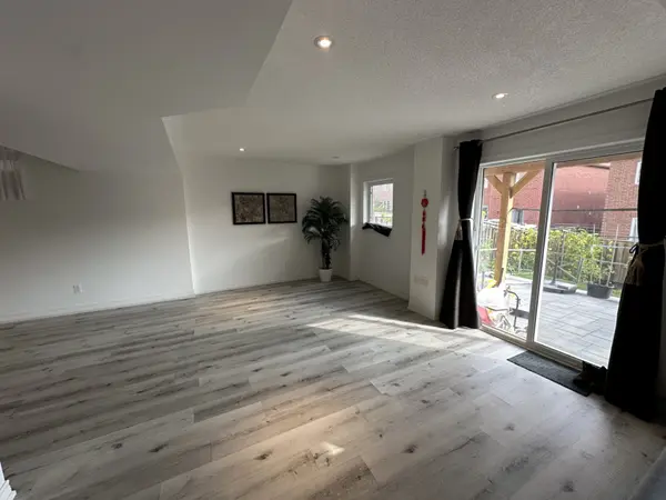 196 Colesbrook RD, Richmond Hill, ON L4S 0C2