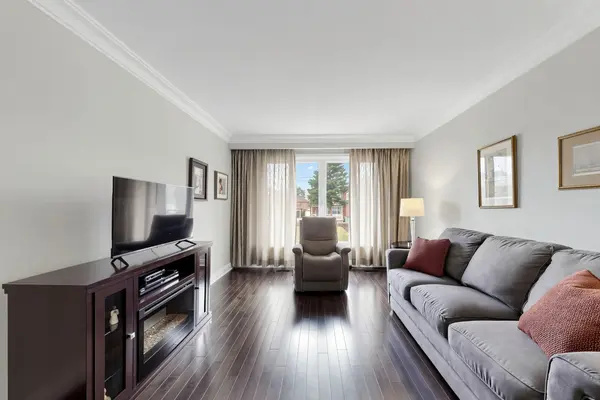 87 Mulholland AVE, Toronto W04, ON M6A 2S5