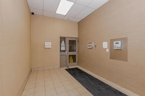 40 Rexdale BLVD #3, Toronto W10, ON M9W 5Z3