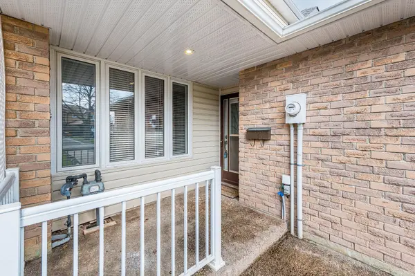 34 Berkshire SQ, Brampton, ON L6Z 1N4