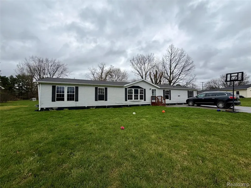 3498 Mackin RD, Flint Charter Township, MI 48504
