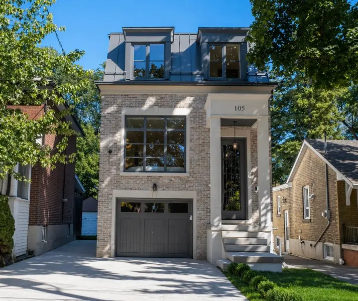 105 Rumsey RD, Toronto C11, ON M4G 1P1