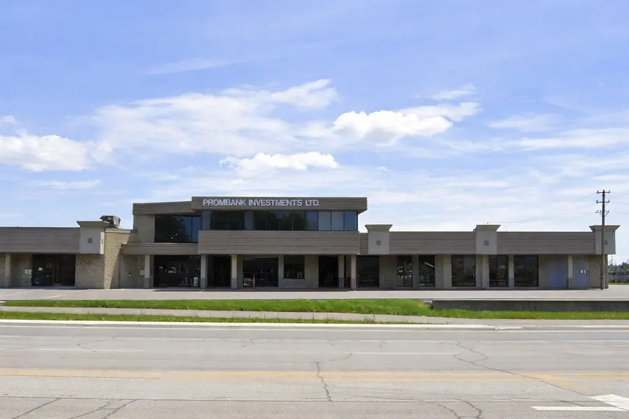 1260 Eglinton AVE E #5, Mississauga, ON L4W 1K8