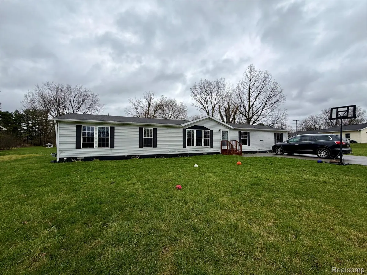 3498 Mackin RD, Flint Charter Township, MI 48504