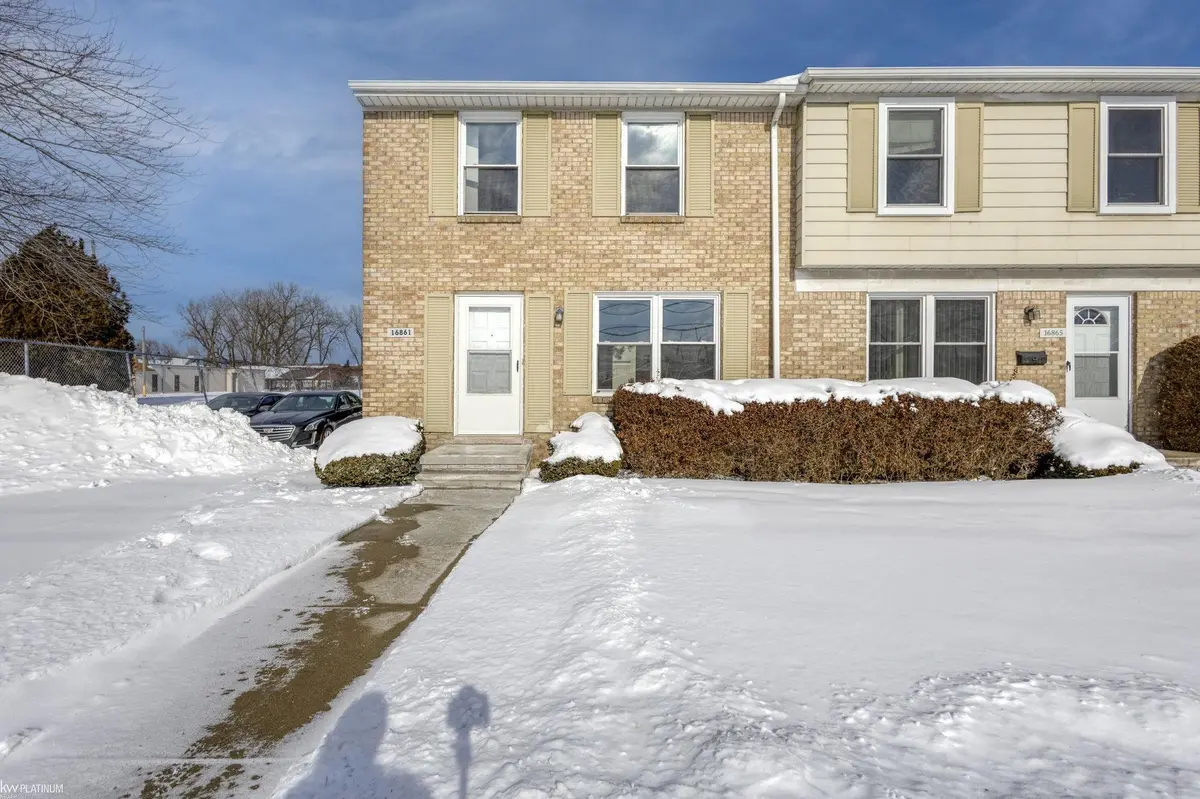 16861 E 12 Mile Rd RD, Roseville, MI 48066