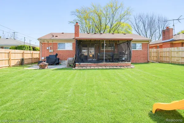 29847 Palomino DR, Warren, MI 48093