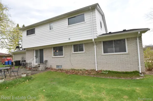 3275 Golfhill DR, Waterford Charter Township, MI 48329