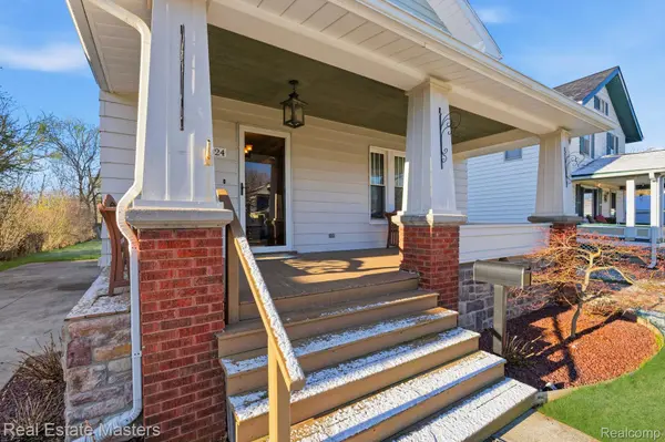 1324 Pine ST, Port Huron, MI 48060