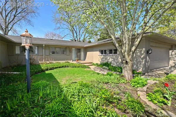 131 E Long Lake RD, Bloomfield Hills, MI 48304