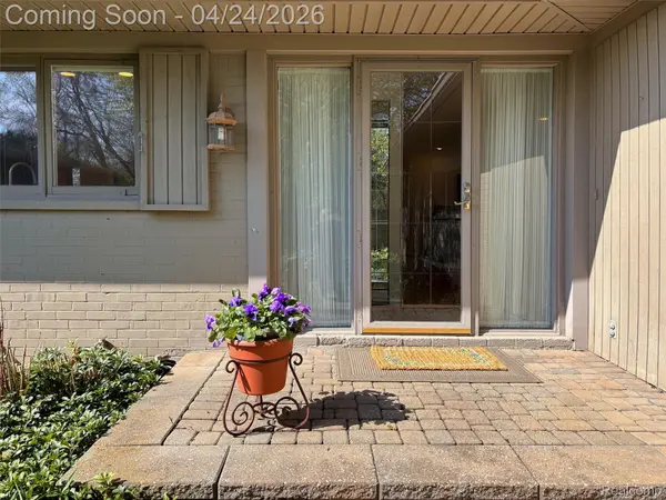 131 E Long Lake RD, Bloomfield Hills, MI 48304