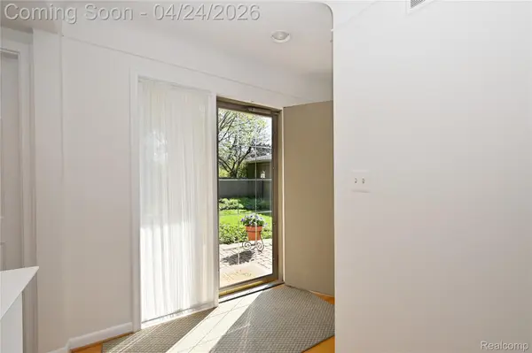 131 E Long Lake RD, Bloomfield Hills, MI 48304