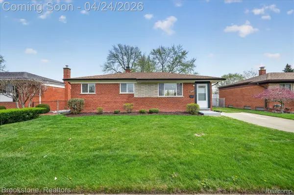 30428 Iroquois DR, Warren, MI 48088