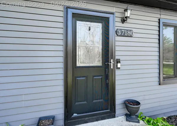 37180 Curwood DR, Sterling Heights, MI 48310