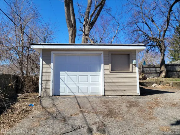 77 W Rutgers AVE, Pontiac, MI 48340