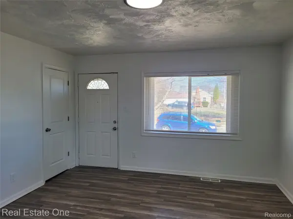 77 W Rutgers AVE, Pontiac, MI 48340