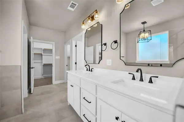 1064 Arbor Vista Drive, Azle, TX 76020