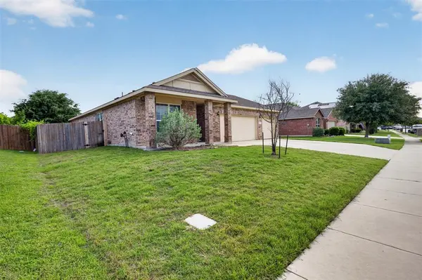 713 Sparrow Drive, Saginaw, TX 76131