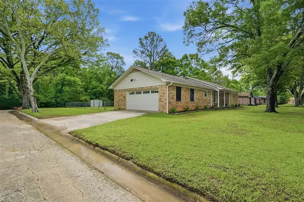 1914 Laurel Road, Gainesville, TX 76240